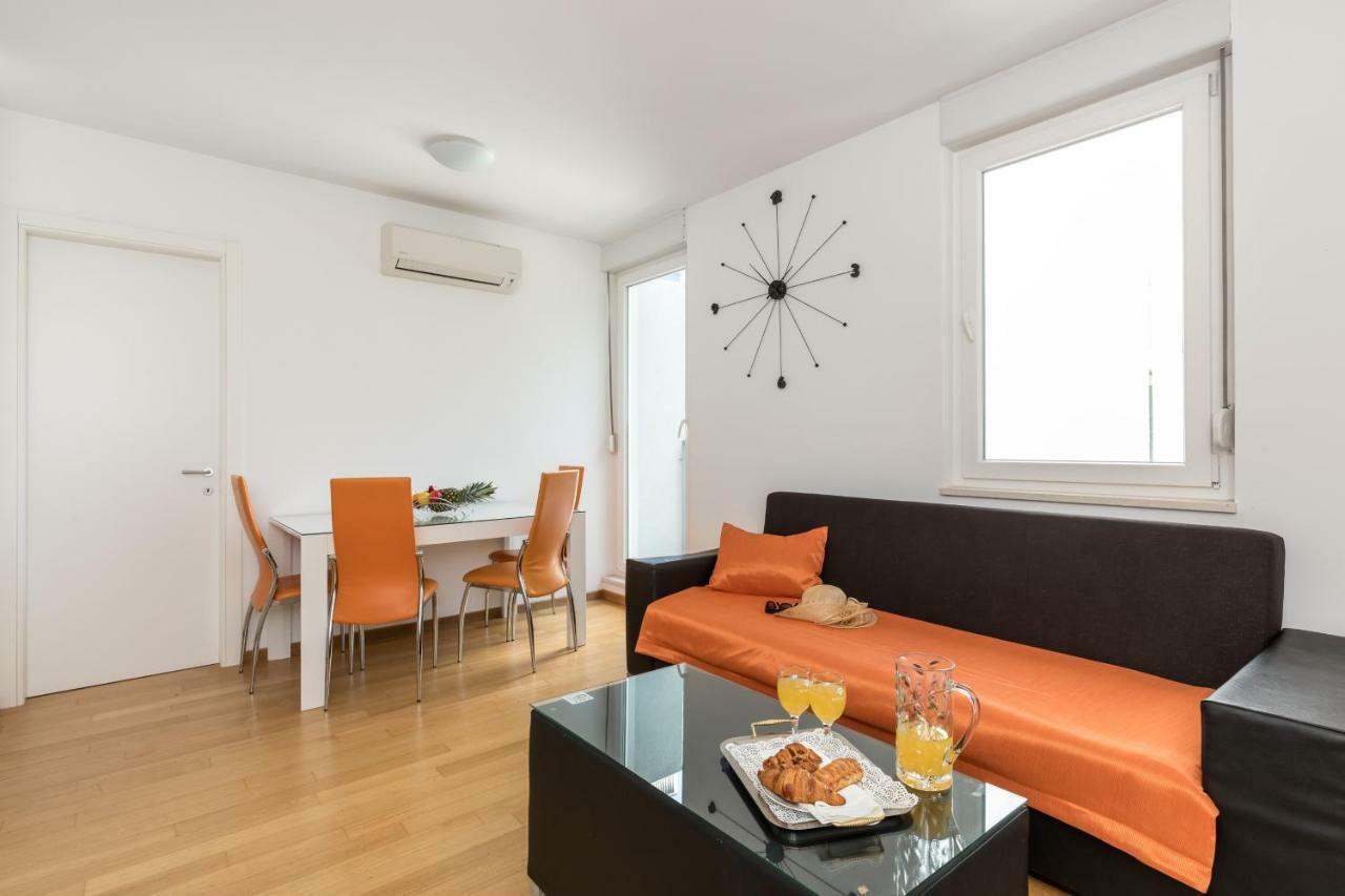Marcela With Private Parking Appartement Split